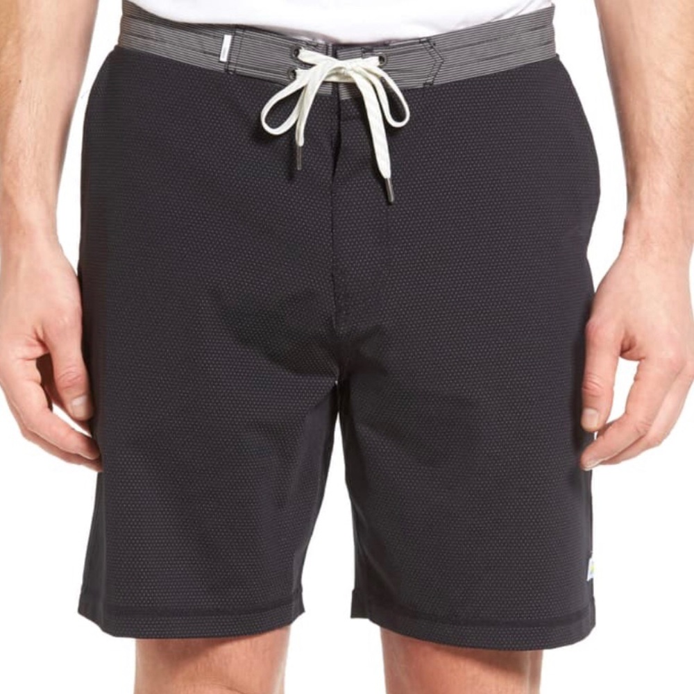 EUC Vuori Men’s Evolution Shorts Black Microdot